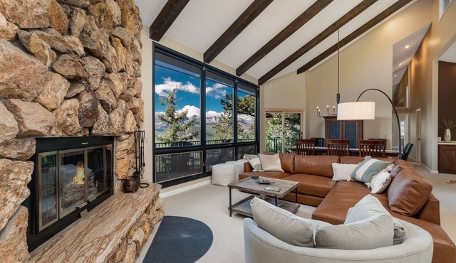 Cedar Upper Luxury Vacation At Windcliff 3 Bedroom Home by RedAwning