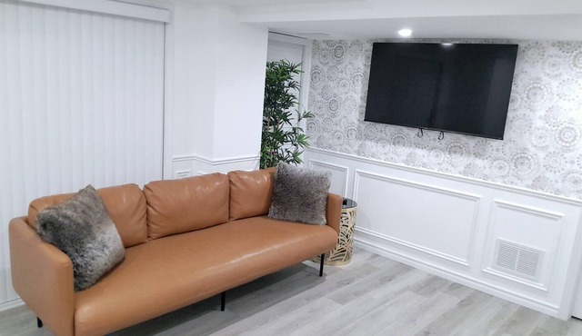 ❤ Cedar-View Apartment with Hot Tub (3 Bedrooms) ❤