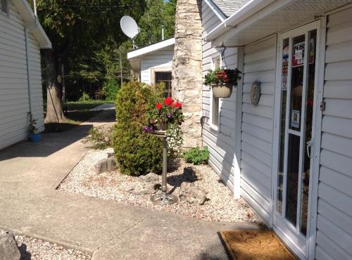 Cedar Vista Motel