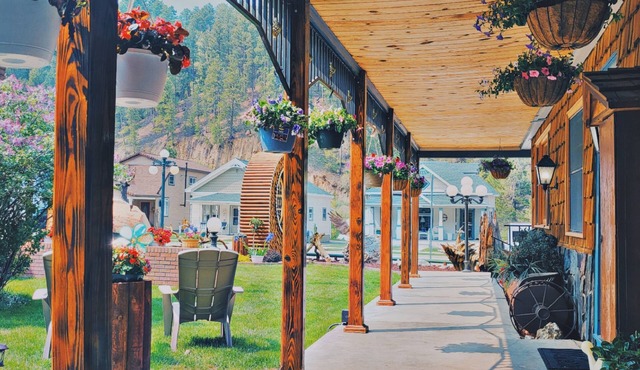 Cedar Wood Inn