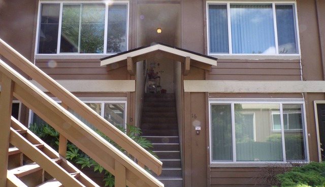 Cedarbrook Apartment #16 Near Hillsdale and Multnomah Village on Fanno Creek