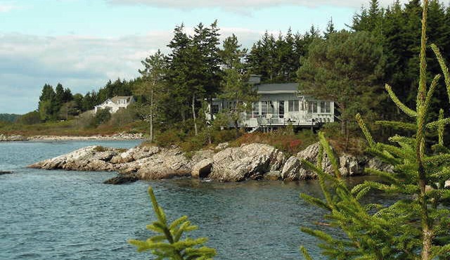 Cedarbush Cabin - Waterfront Cottage - walk to Robinson's Wharf!