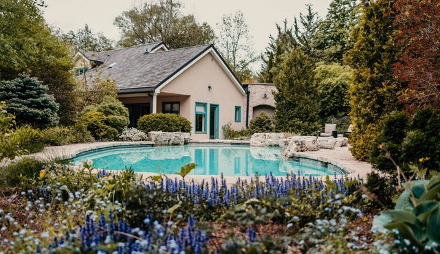 Cedarcliff Elora - A Majestic Retreat