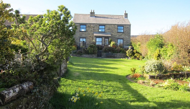 Cedarcroft Cottage Reeth, set in two acres of garden, river, ponds, amazing vie