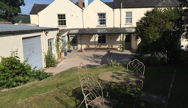 Cedars House - Wing of Georgian house, 6 bedrooms near Symonds Yat & River Wye.