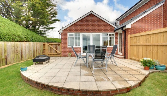 Cedars Lodge - One Bedroom House, Sleeps 2