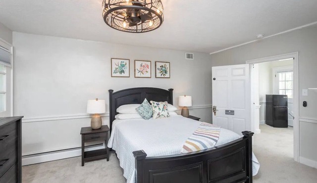 Cedarwood Suite - By the Side Of the Road Inn and Cottages