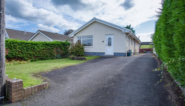Cefn Road - 3 Bedroom Bungalow - Glais