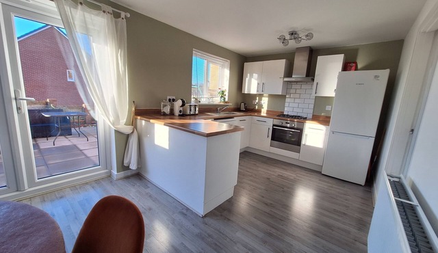 Cefneithin House - family friendly modern 2 bedroom detached house