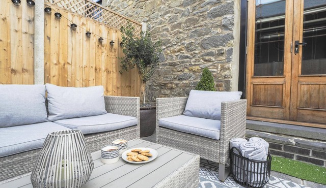 Ceirios Wen, Aberaeron