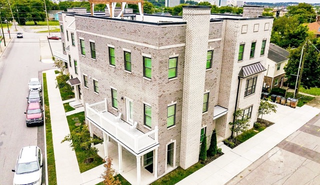★CELEBRATE HOUSE ★ Bachelor-ette Rooftop Sky Terrace, 1 mile to BROADWAY