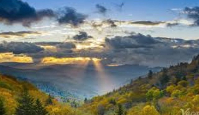 Celebrate July 4th in the Smokies--WOW! 2BR/2Bath Villa Sleeps 8 + Full Kitchen
