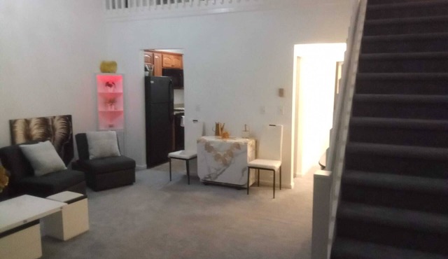 Celebrate your vacation or business eve relaxation in elite Albany-center house