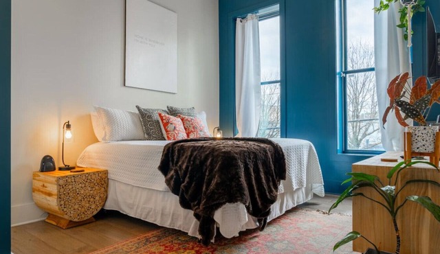 Celebration Penthouse: Sleeps 12, Rooftop, King Beds, Spa
