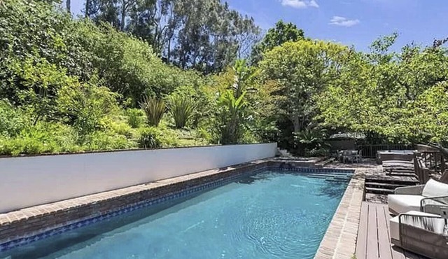 Celebrity Neighborhood Rustic Canyon Resort Compound-Huge Pool/Spa