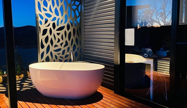 Celestine - Cosy 1 bedroom , eco-friendly cabin with stunning natural surrounds.