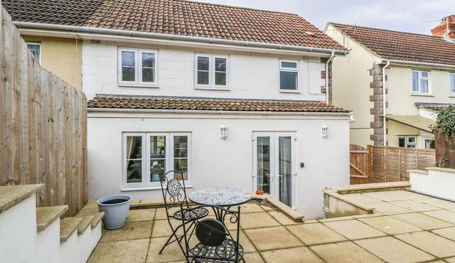 CELIA'S VIEW, pet friendly, with a garden in Langport