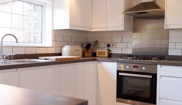 Celias Apartment is cosy and modern and situated in the market town of Leek.