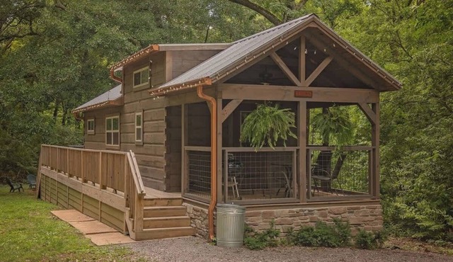 Celina Cabin Private Spa, Firepit, wooded retreat