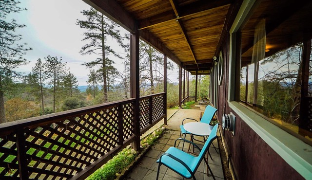 Cellar Master's Suite - Peaceful, Private Suite on Picturesque 5 acres!