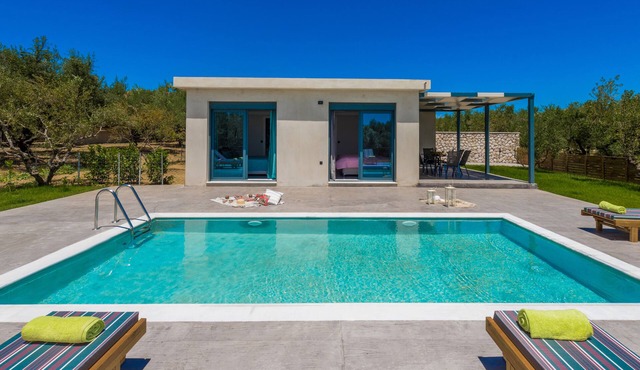 Celosia - 3 Bedroom Villa with Private Pool and Garden view