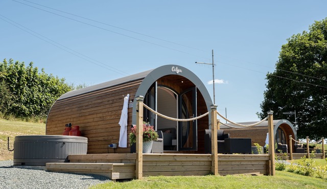 Celyn - Glamping Pod with hot Tub Sleeping 2 People