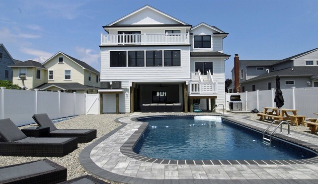 CEN314 - Brand New Construction! 7BR 4ba w POOL, elevator