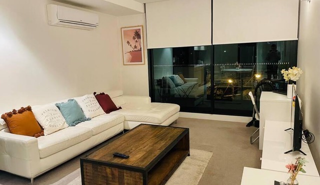 Cental location 2 Bedrooms Apt*Free Parking