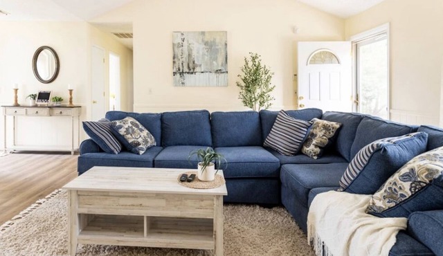 Centally located w/coffee bar, theatre/gameroom