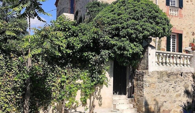 Centenary Villa on the edge of mountain village near Madrid
