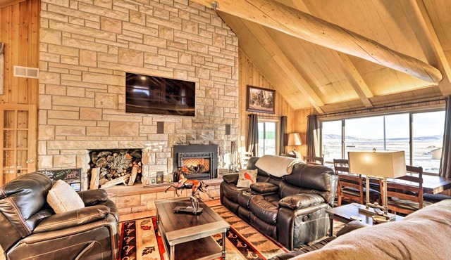 Centennial Cabin w/Hot Tub, Sauna & Pool Table!