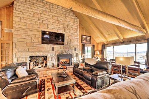 Centennial Cabin w/Hot Tub, Sauna & Pool Table!