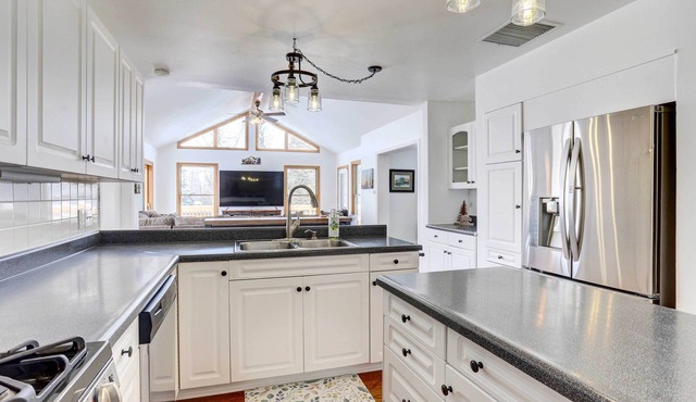 Centennial Home w/Game Room, 11 Mi to Downtown!