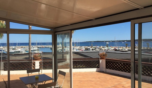 Center Cannes completely renovated facing the beach, sea view terrace