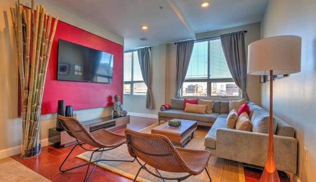 Center City | Spacious | Hosted By StayRafa