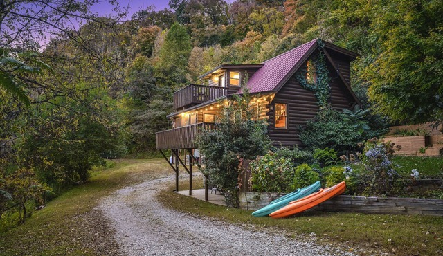 Center Hill Lake Cabin w/Deck & Fire Pit