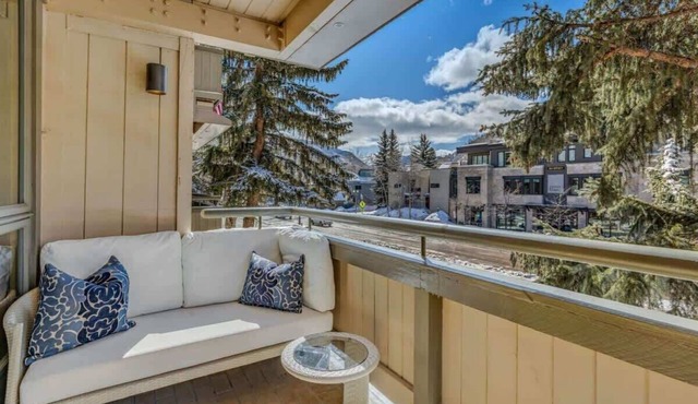 Center of Aspen 2BR, 2BA with AC!