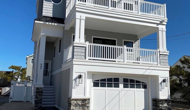 Center of Beach Haven! 4 Br 3.5 Ba w/Pool