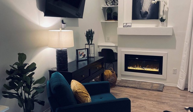 Center of city private Town Home W/fire pit &BBQ