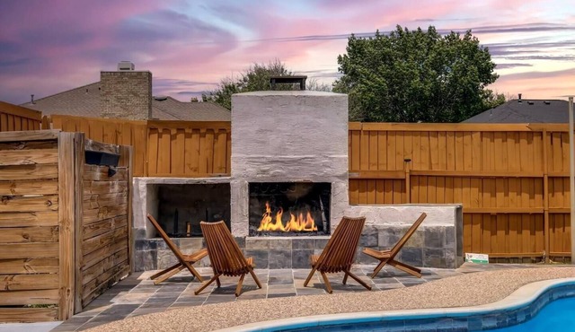 Center of DFW! ATT stadium! Pool, Hot tub, Sauna and Gym oasis!