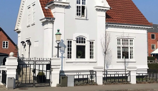 Center of Esbjerg, with own entrance and bathroom