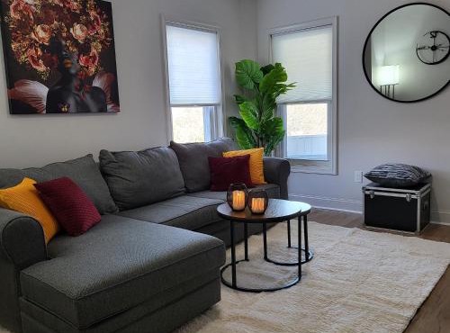 Center to all 2 BR near hospitals, colleges, restaurants, events