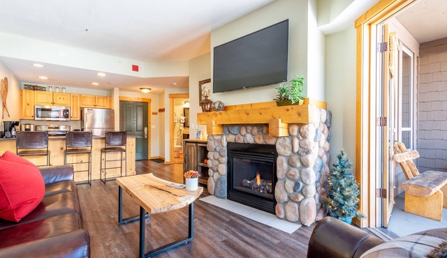 Center Village One Bedroom, Free Wifi, Free Underground Parking