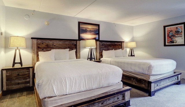 Center Village Ski-In/Ski-Out Hotel, Steps to American E Chairlifts, Hot Tub