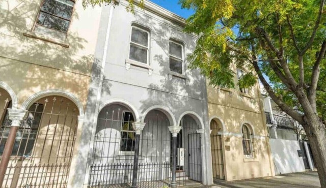 Centered Victorian Townhouse
