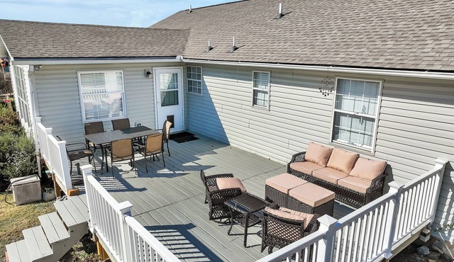 Centerpoint Getaway - The Center of FUN in East TN!