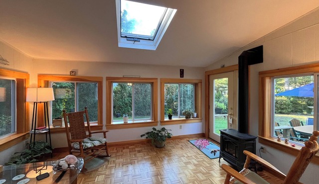 Centerville 2 bedroom 1.5 bath ranch with central AC, Great backyard, centrally located sleeps 4