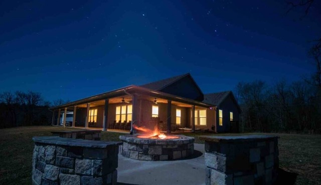 Centerville Retreat 🦌 Weddings♥️ ATV Trails 🐟 Private Lake