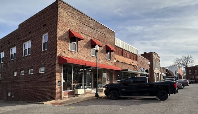 Centerville's Charming Town Square, Cozy Apartment in unique Historic Building