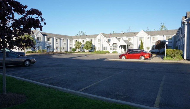 CenterWay Hotel Buffalo North Near University